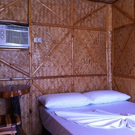 แบมบู เฮ้าส์ บีช ลอดจ์&เรสเตอรองท์ Bed & Breakfast ปูแอร์โตกาเลรา ภายนอก รูปภาพ