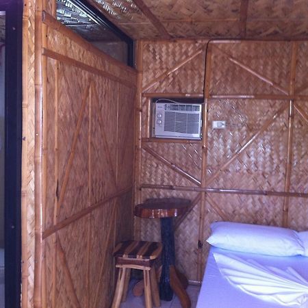 แบมบู เฮ้าส์ บีช ลอดจ์&เรสเตอรองท์ Bed & Breakfast ปูแอร์โตกาเลรา ภายนอก รูปภาพ