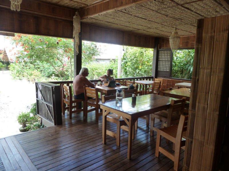 แบมบู เฮ้าส์ บีช ลอดจ์&เรสเตอรองท์ Bed & Breakfast ปูแอร์โตกาเลรา ภายนอก รูปภาพ