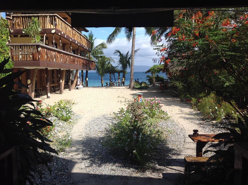 แบมบู เฮ้าส์ บีช ลอดจ์&เรสเตอรองท์ Bed & Breakfast ปูแอร์โตกาเลรา ภายนอก รูปภาพ