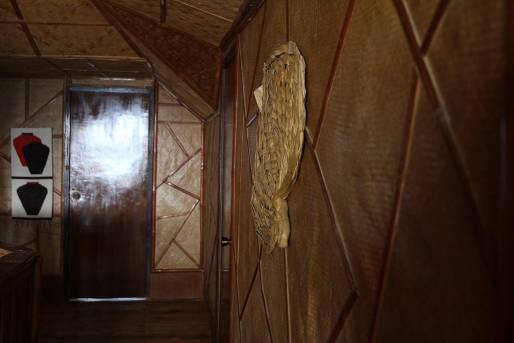 แบมบู เฮ้าส์ บีช ลอดจ์&เรสเตอรองท์ Bed & Breakfast ปูแอร์โตกาเลรา ภายนอก รูปภาพ