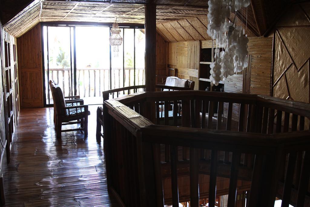แบมบู เฮ้าส์ บีช ลอดจ์&เรสเตอรองท์ Bed & Breakfast ปูแอร์โตกาเลรา ภายนอก รูปภาพ